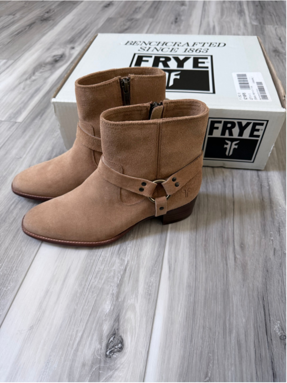 Frye Dara Harness Short Boots Women’s 7.5 Sand Suede Leather Western NEW